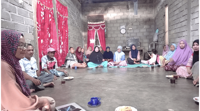Photo 1: ACTIVE utilized focus group discussions to collect women farmer’s experience in Sulawesi.